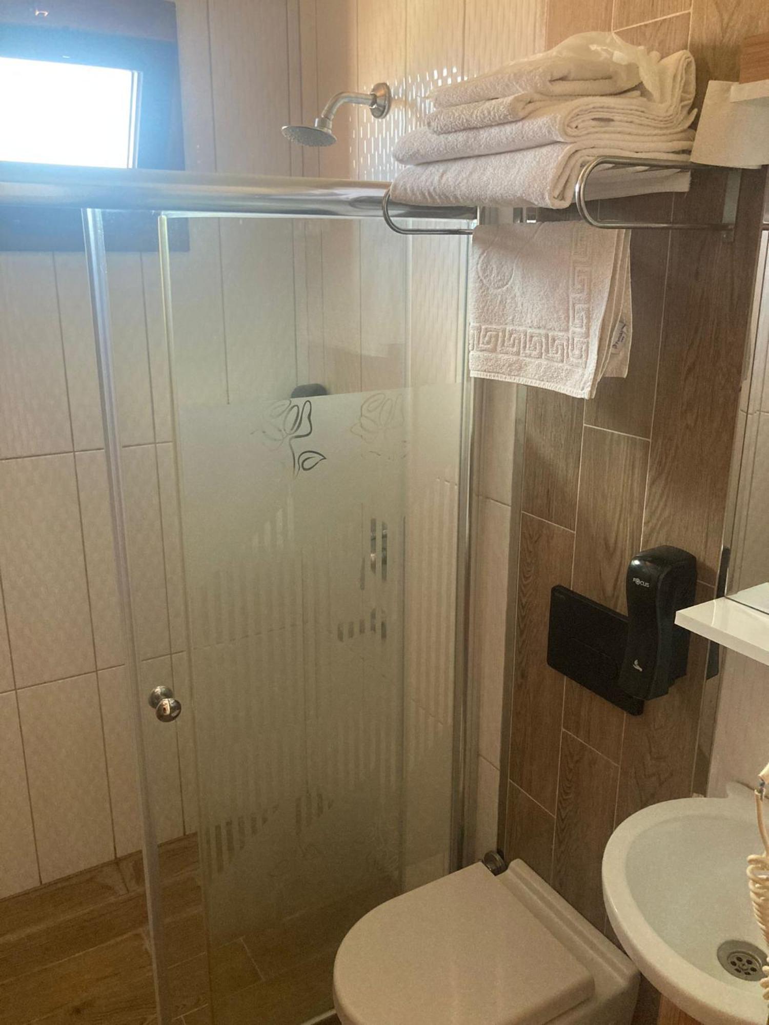 帕拉斯藏红花酒店 Yenifoca 外观 照片