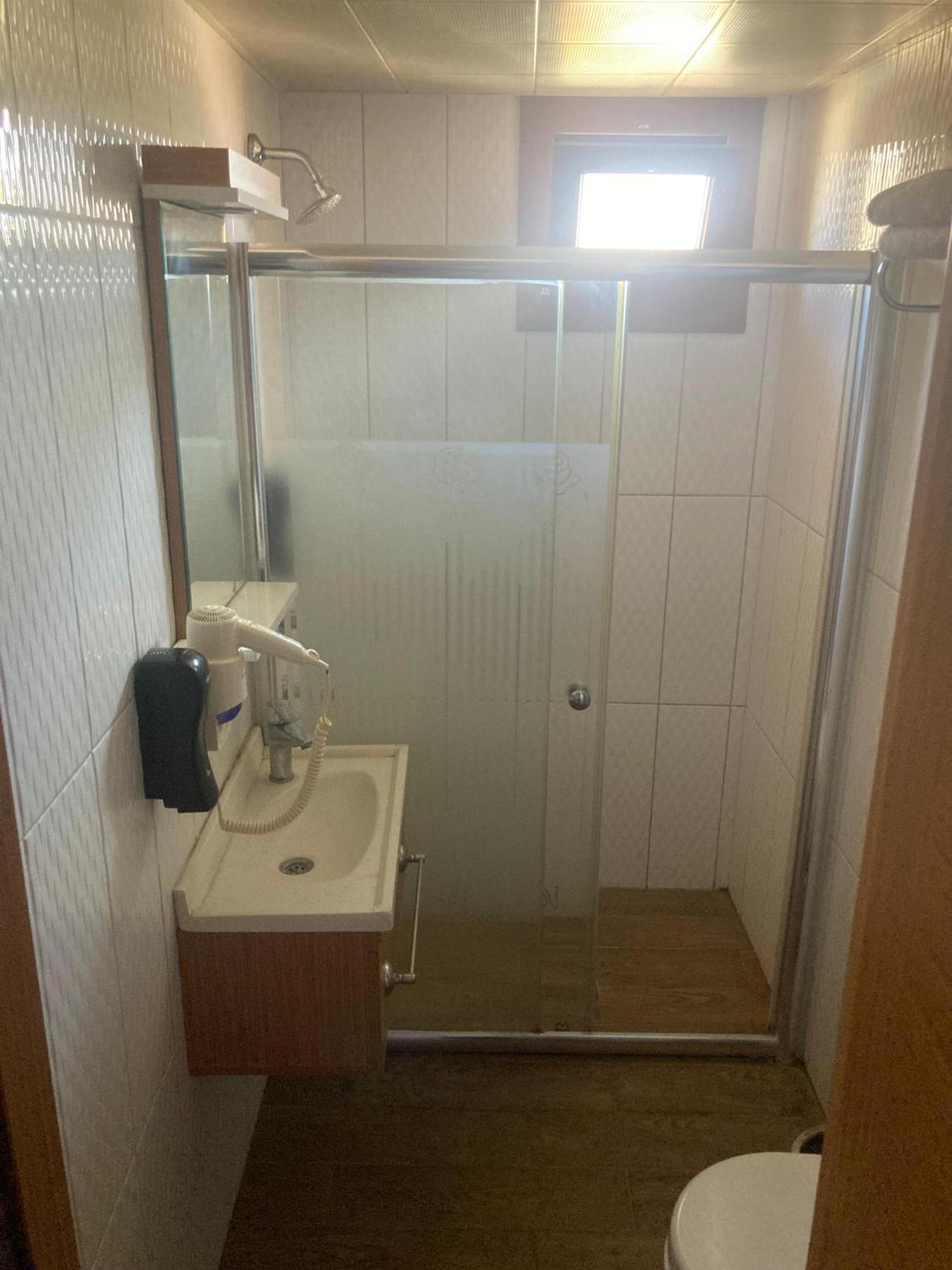 帕拉斯藏红花酒店 Yenifoca 外观 照片