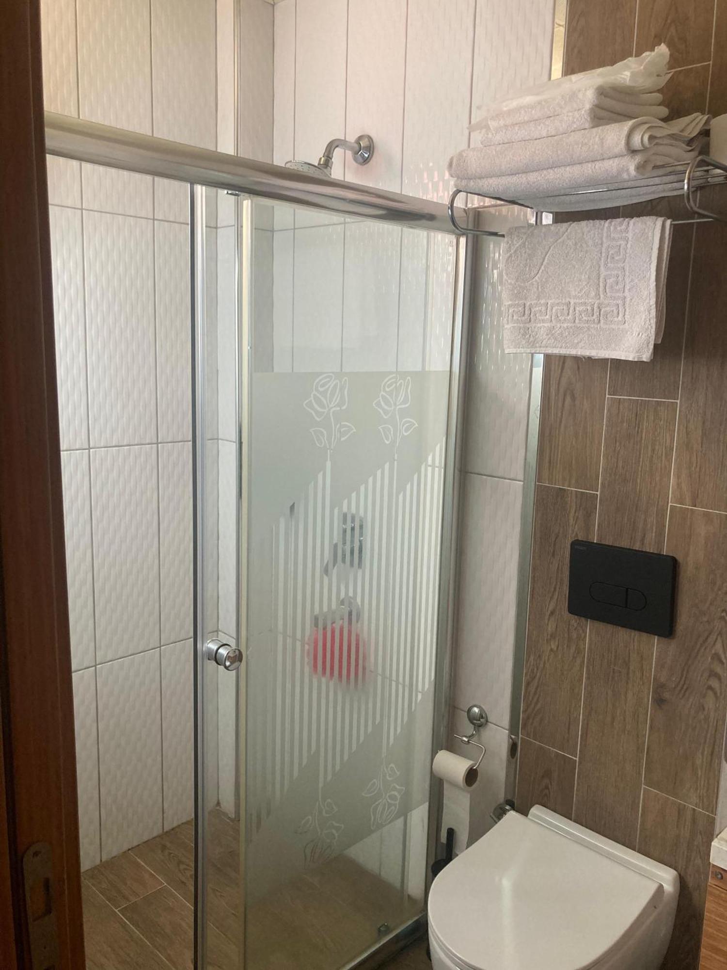 帕拉斯藏红花酒店 Yenifoca 外观 照片