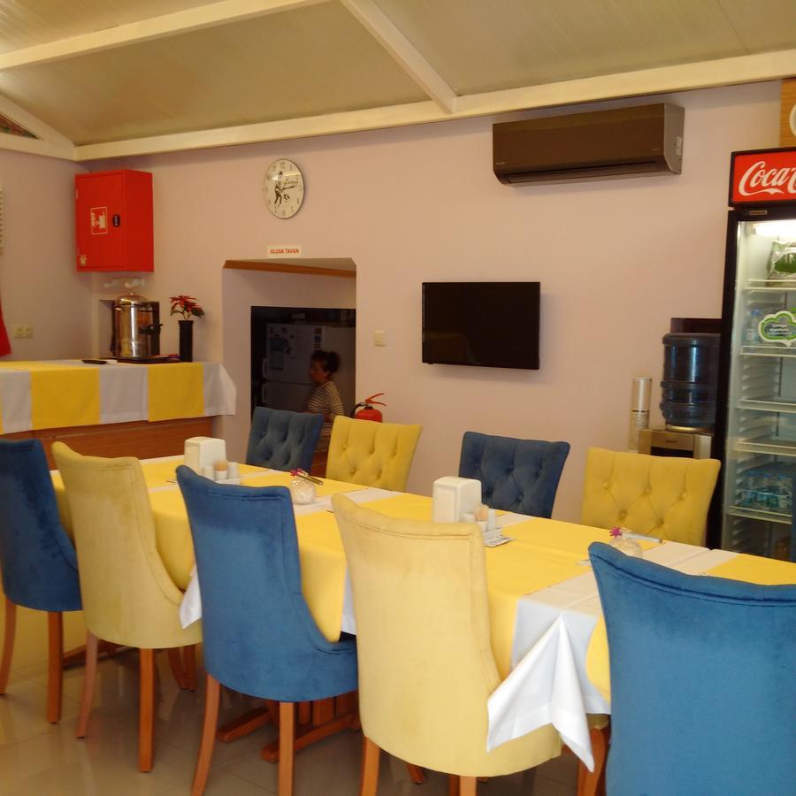 帕拉斯藏红花酒店 Yenifoca 外观 照片