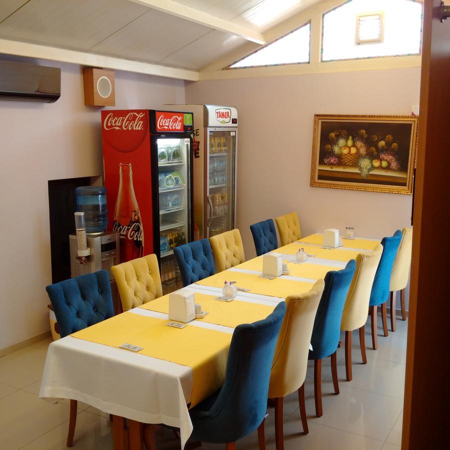 帕拉斯藏红花酒店 Yenifoca 外观 照片